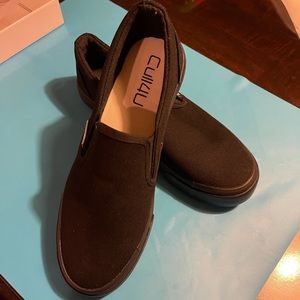 Slip on shoes-cull4u ***NWT***